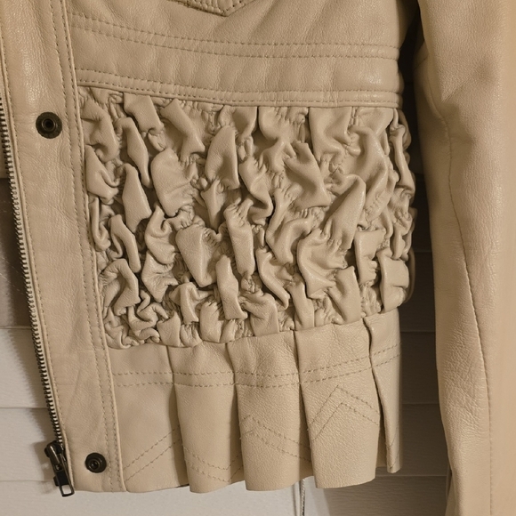 MODA INTERNATIONAL Cream Leather Jacket with Stand-Up Collar and Ruched Details - Picture 4 of 16